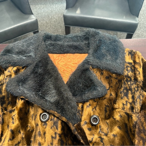 1970s Vintage Faux Fur Leopard Coat size 12 - Picture 3 of 11